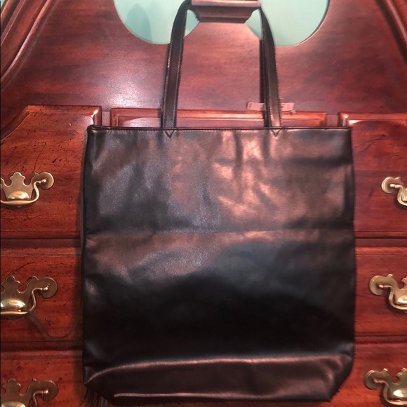 New Victoria’s Secret black fringe tote with snap - Picture 6 of 8